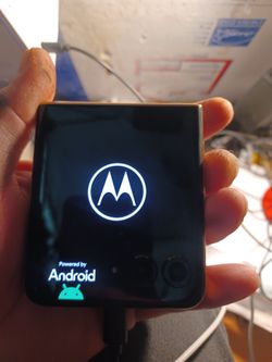 2025 MOTO RAZR /FOR PARTS /SCREEN ISSUE
