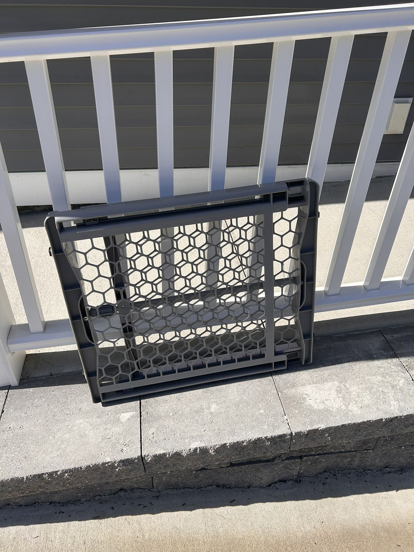 BABY GATE