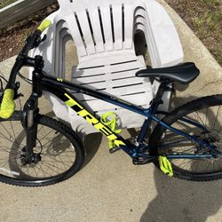 Trek Marlin 5 Mountain Bike 