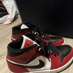 Jordan 1 chicago Mids
