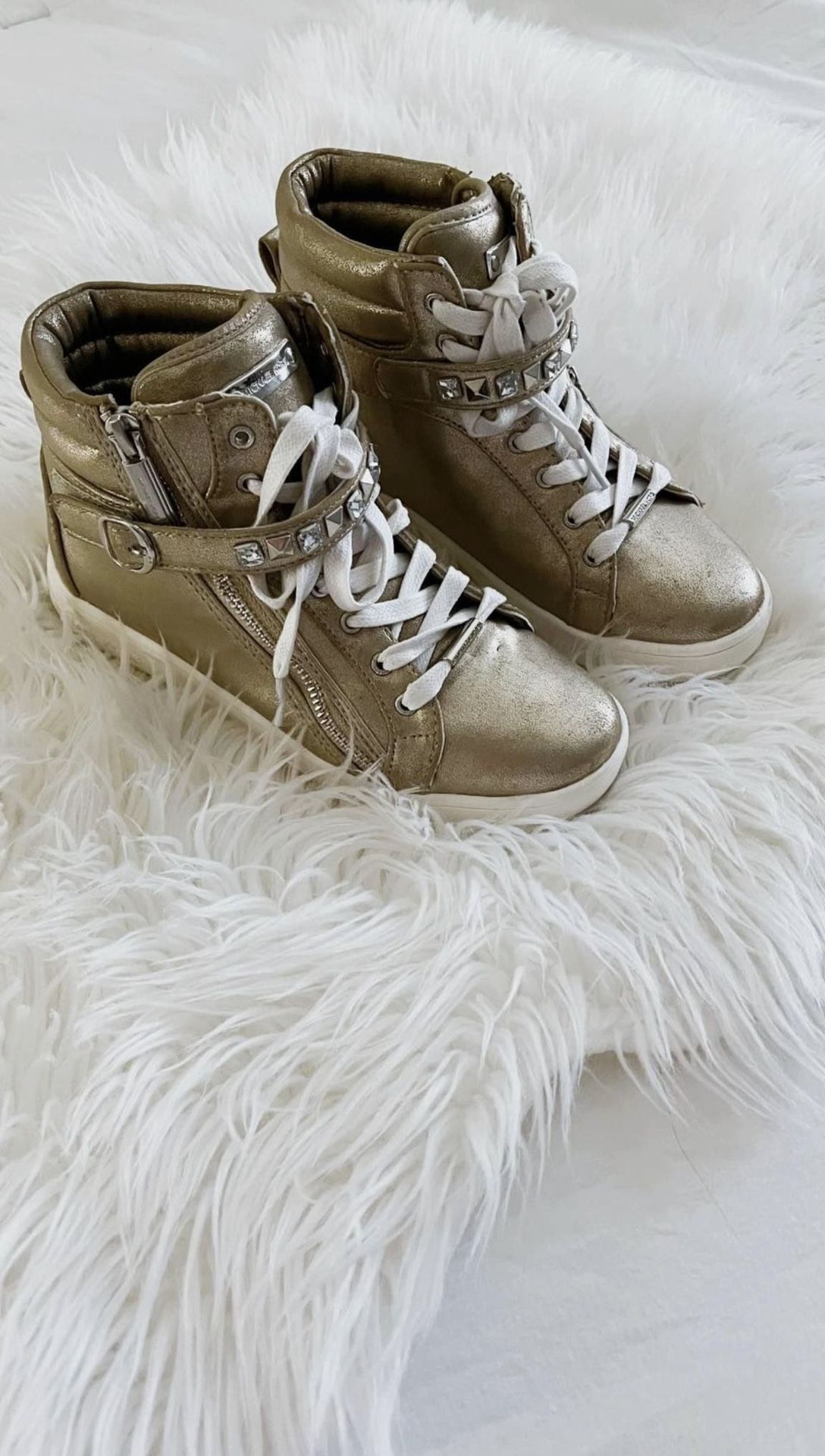 Michael Kors shoes Size 3, but fits womens 6 Smoke free home