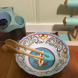 Bowl, plate, mugs, kitchen hangers, etc