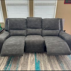 Sofa with 2 Powered Recliners and Adjustable Powered Headrests