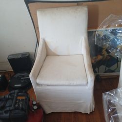 2 diningroom chairs  or living room and 4  chairs Indoor ,outdoor  seats Need covering  $ 300or  best offer 