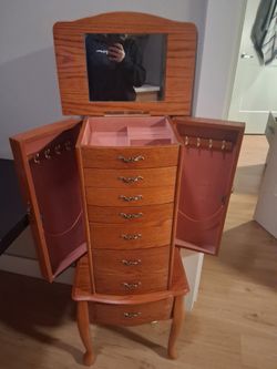 Jewelry box