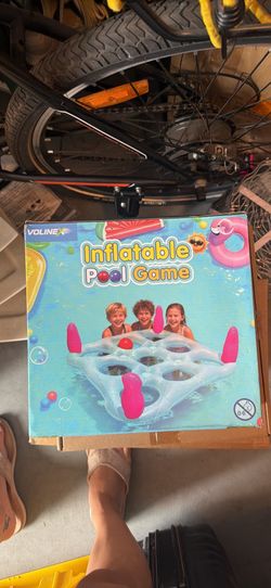 Inflatable pool game