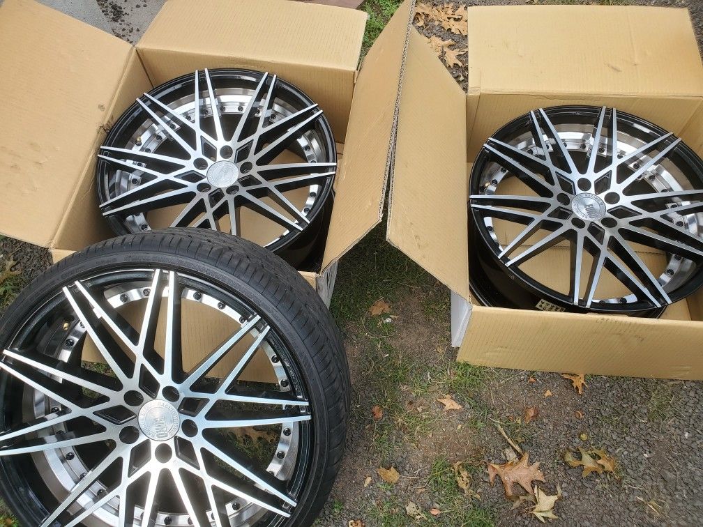 3 rims 4 sale great cond...4th rims is cracked