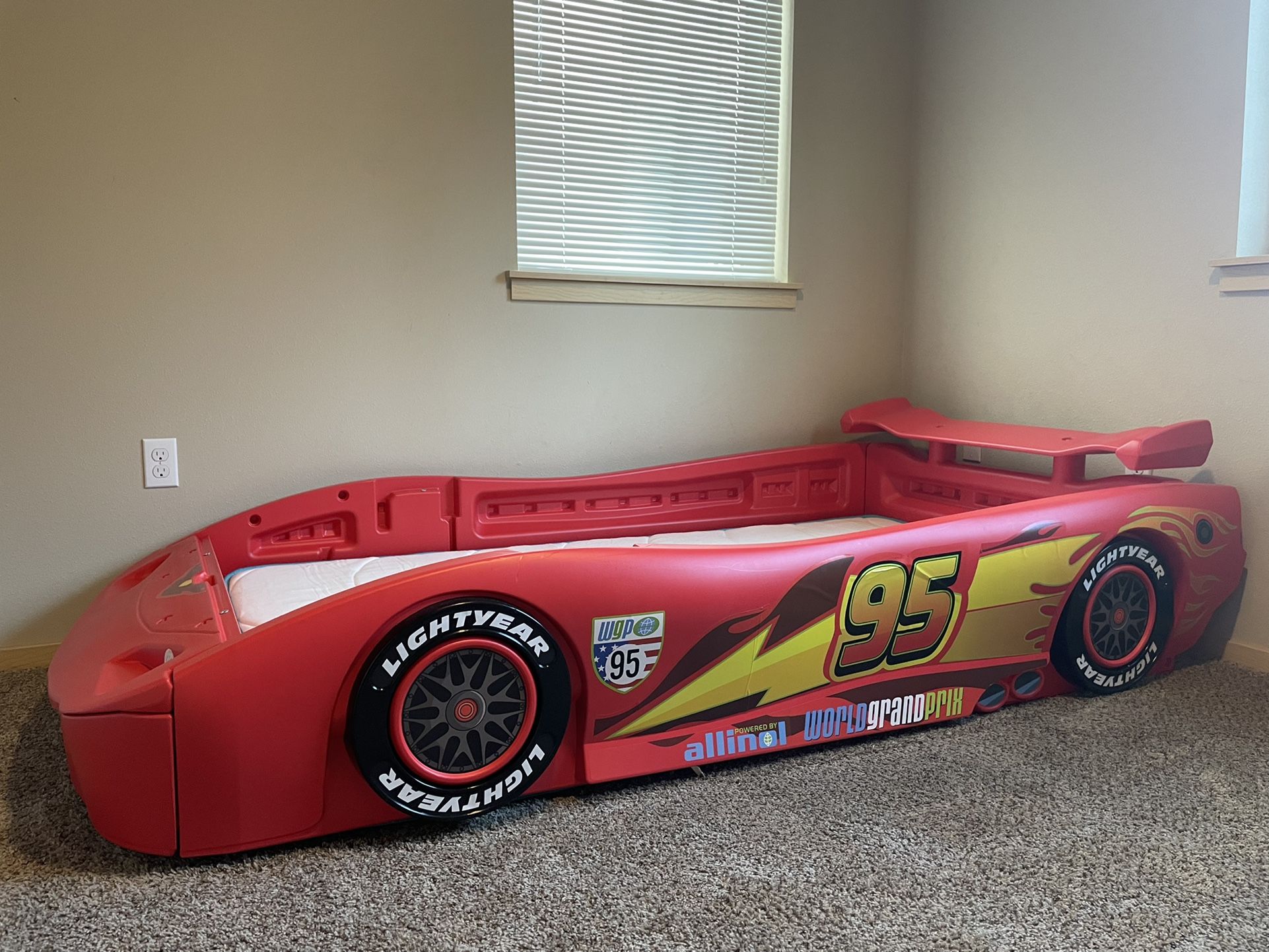 Disney Cars Twin Size Lightning McQueen Bed, Mattress, and Dresser