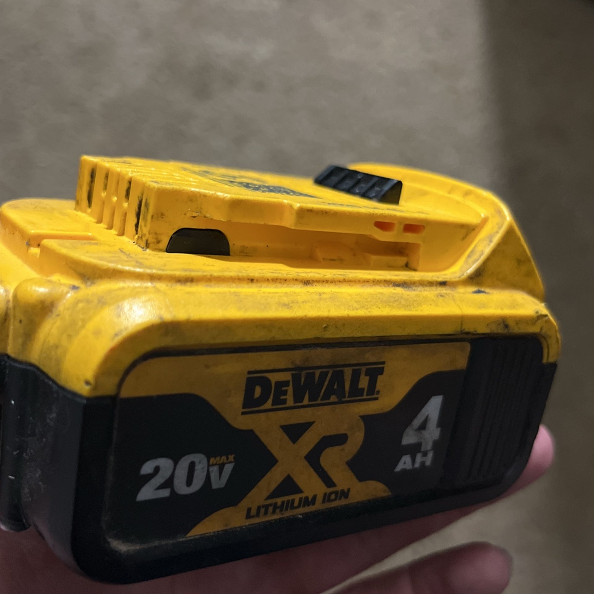 DeWALT 20v XR Lithium ION 4AH Battery