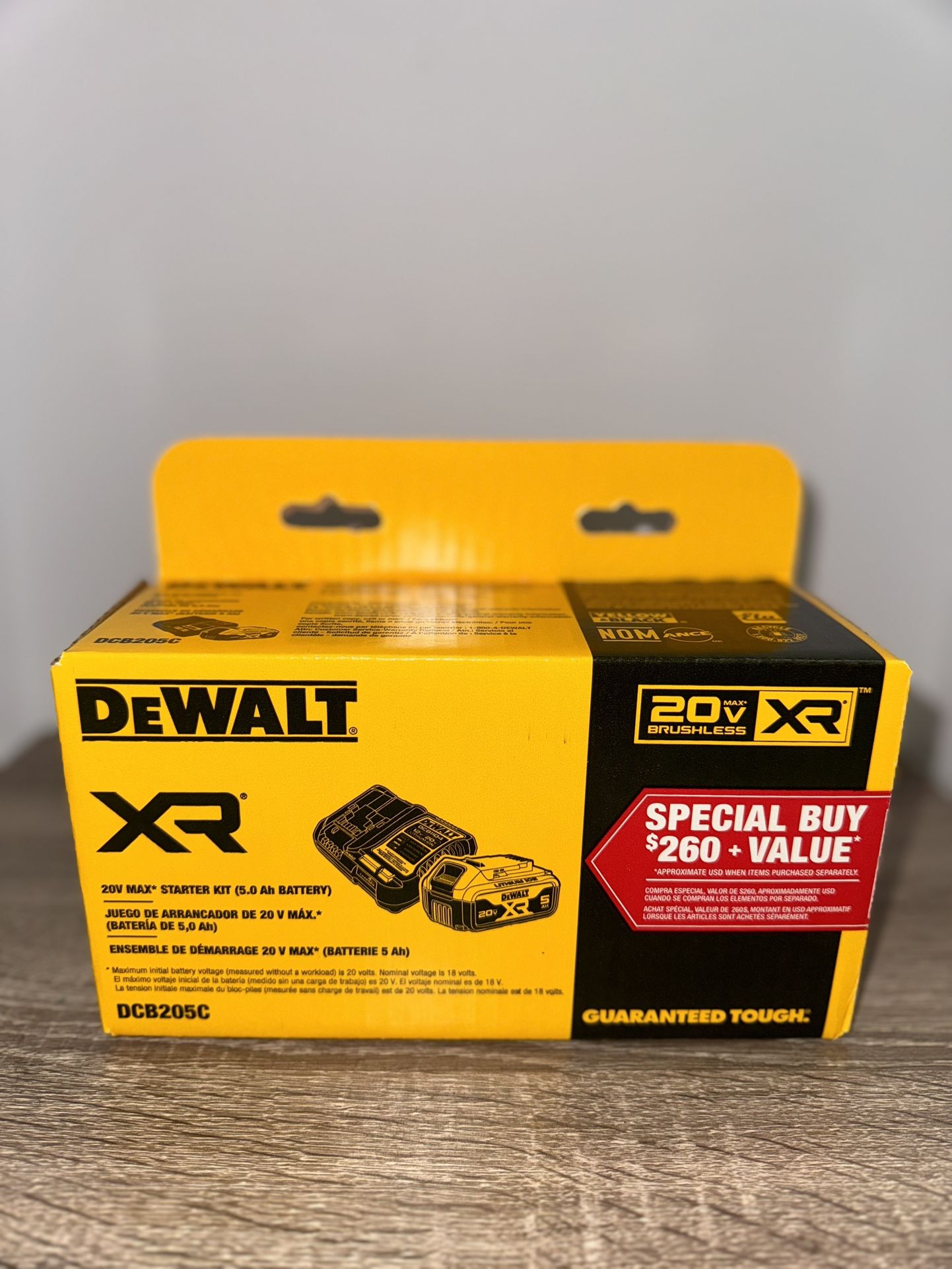 DEWALT 20V MAX Ah Lithium Ion Battery and Charger Starter Kit