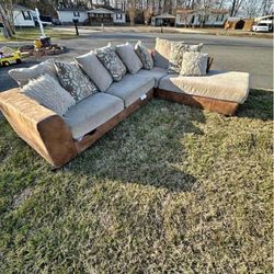Sectional Sofa/ Couch (We Deliver) 