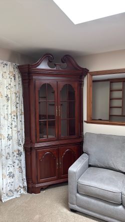 Thomasville corner china cabinet