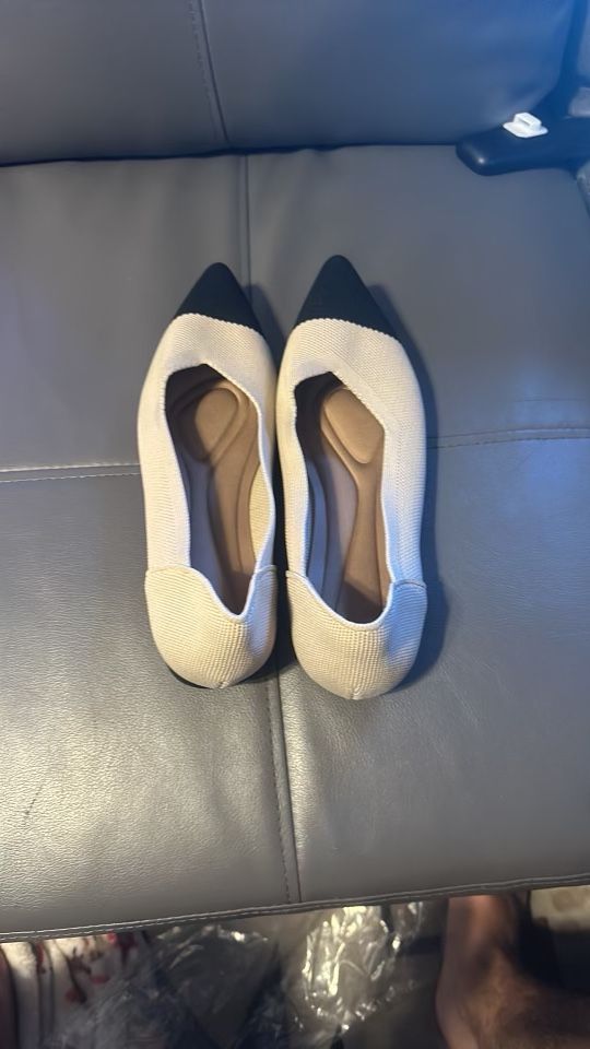 New Womans Size 9 Shoes 