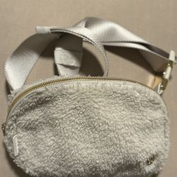 Lululemon Everywhere White Opal Gold Fleece 1L Belt Bag 