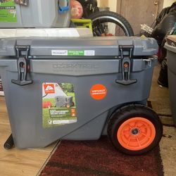 OZARK TRAIL ROLLING ICE CHEST 