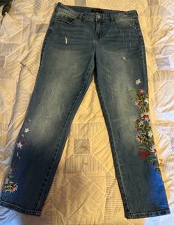 Renuar Woman’s Embroidered Jeans Size 10
