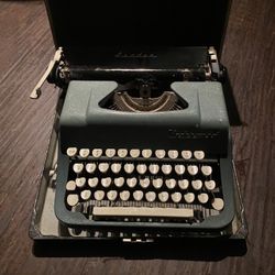 Vintage Underwood Typewriter
