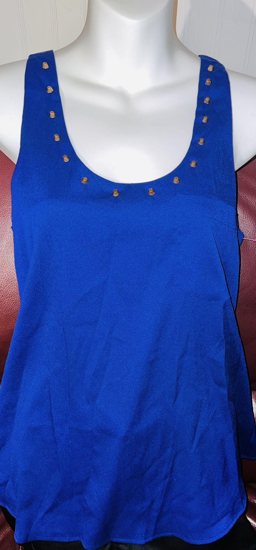 Very Nice Woman’s Shirt Size (s) Like New Only $5