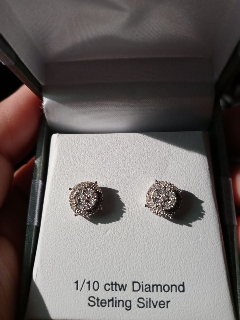 Earings 1/10 diamond