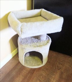 Cat house /tower bed