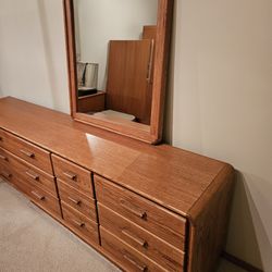 Solid oak quality bedroom set with headboard/nightstands, dresser and mirror