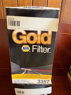 4-NAPA Gold 3357 Fuel Filter designed as a fuel-water separator.