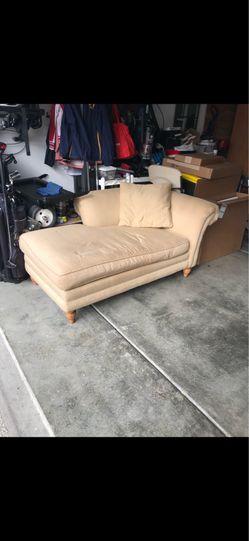 Vintage chaise