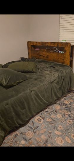 Queen size wood bed