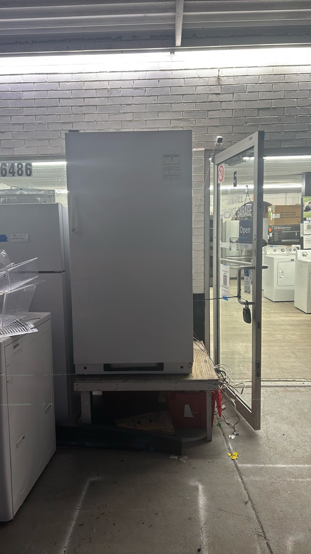 Amana Upright Freezer (White) 20 Cu Ft Approx