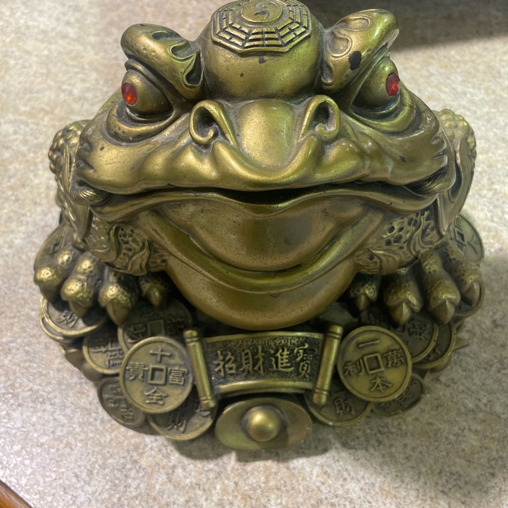 Chinese brass feng shui money lucky with red eyes In Red Stone Down His Back