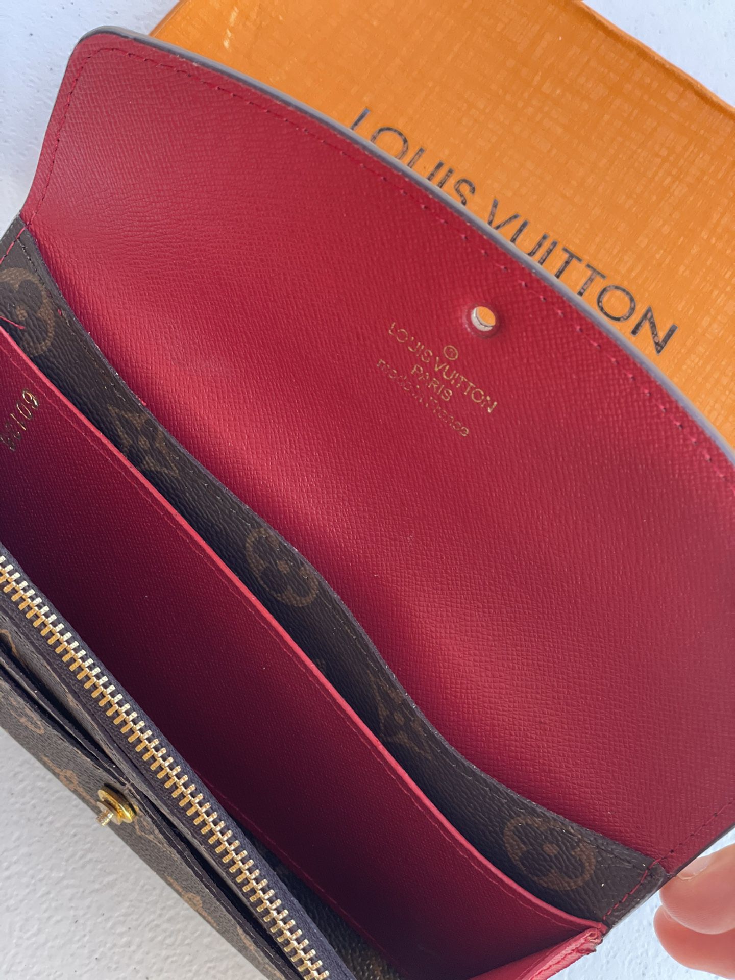 Nueva Louis Vuitton Wallet Slim Card Holder or Front Pocket Wallet LV  Billetera for Sale in Los Angeles, CA - OfferUp