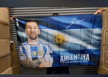 Bandera de Argentina con Messi disponible