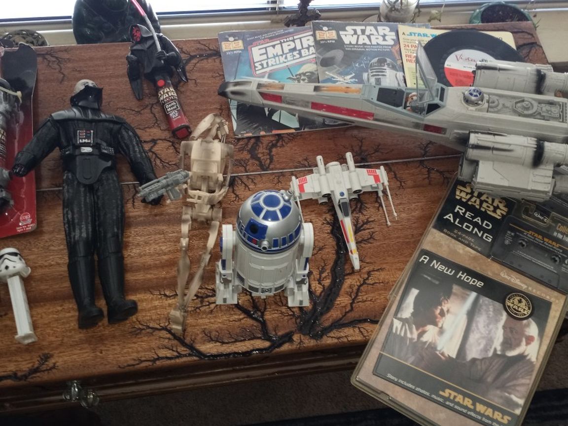 STAR WARS COLLECTABLES