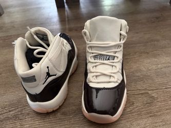 Air Jordan 11 Retro Concord Sneakers