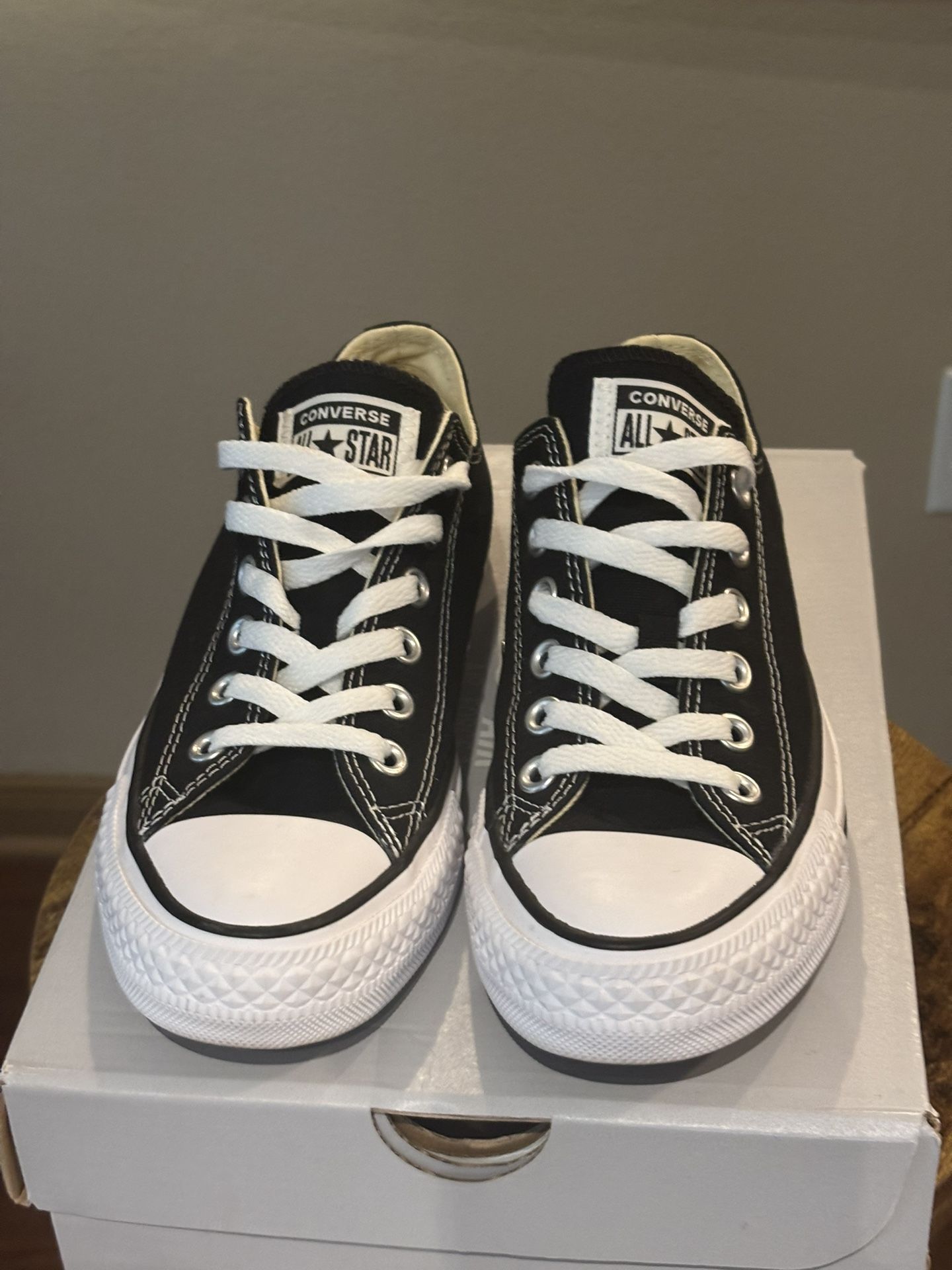 Women's Converse Black size 7 / Excellent Condition