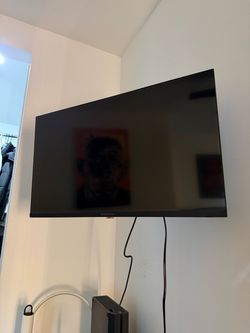 Insignia 32” HD Smart TV