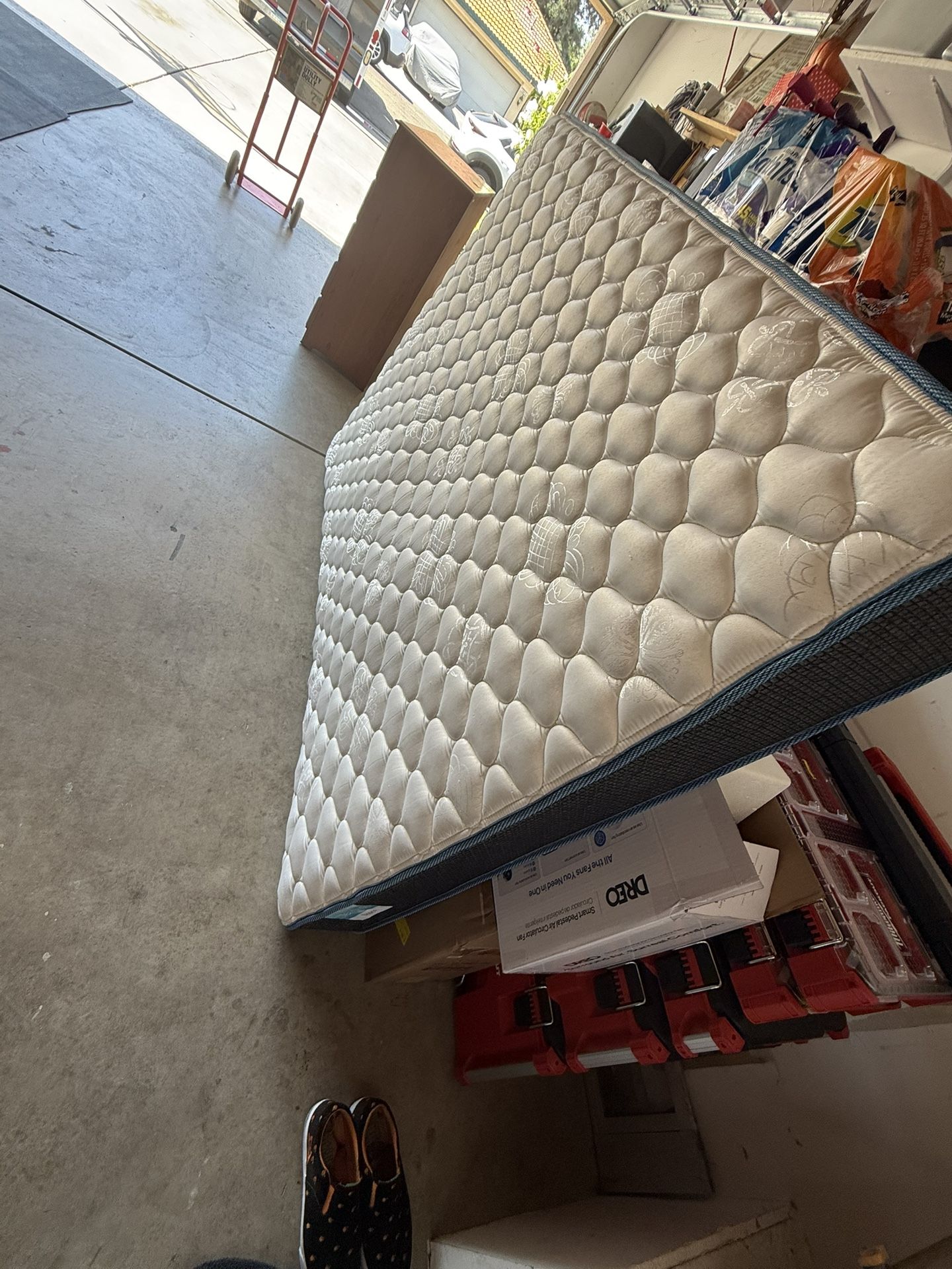 Queen Matters And Box Spring 40$