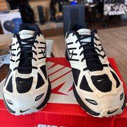 ♥️♥️ Brand New Nike Air Pegasus 2K5 Pale Ivory ,Black Tennis Shoes, Size 10 Men  - 11 1/2 Women ♥️♥️