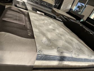 CHECK THIS OUT!!! QUEEN MATTRESS  Me Today (See Details)