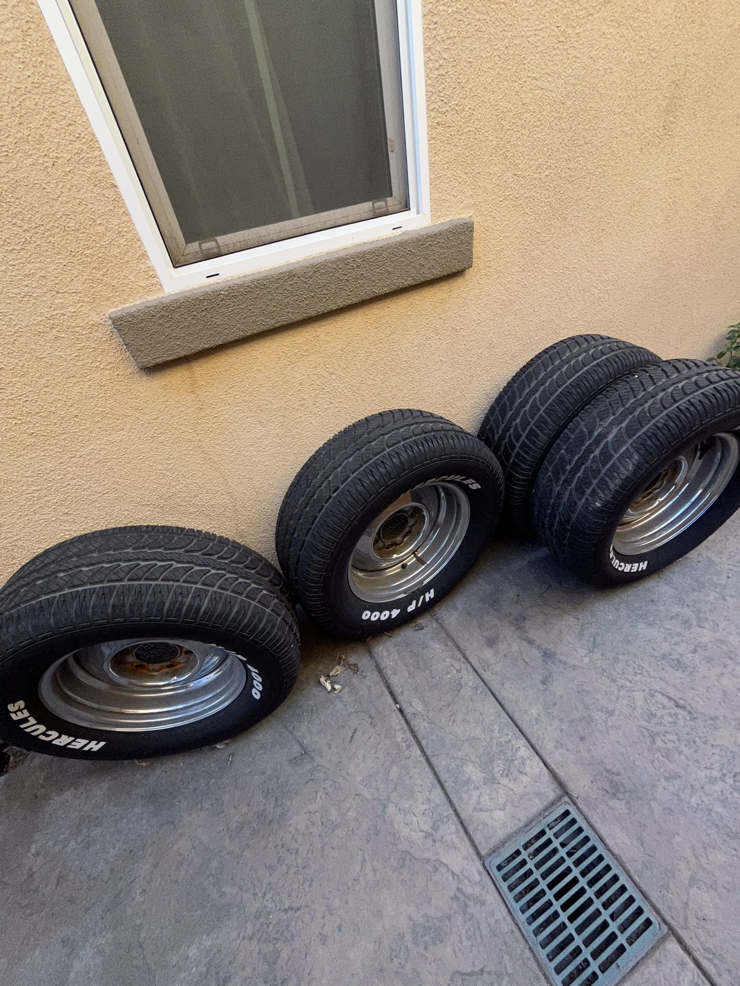 15 Inch Crome Rims And Moon Hub Cap