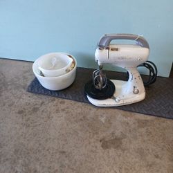 Vintage Hamilton Beach Mixer And Bowls