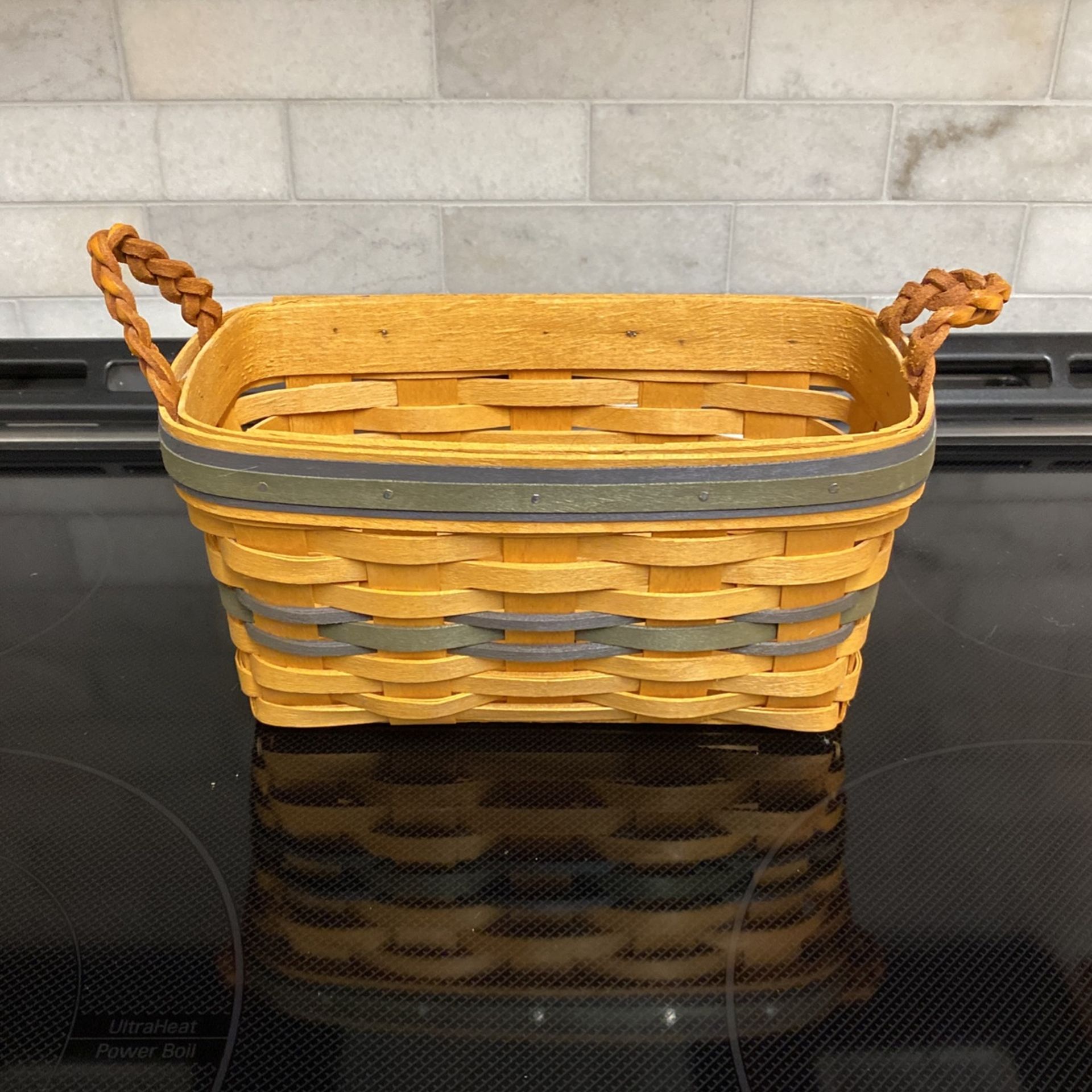 Longaberger 1997 collectors club Basket