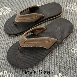 Boy’s Blue Fin Leather Strap Flip Flops (Size 4)
