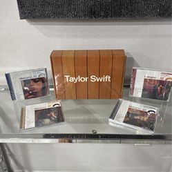 Taylor Swift Midnights CD Clock With 4 CDs