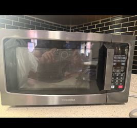 Toshiba Stainless Steel Countertop Microwave