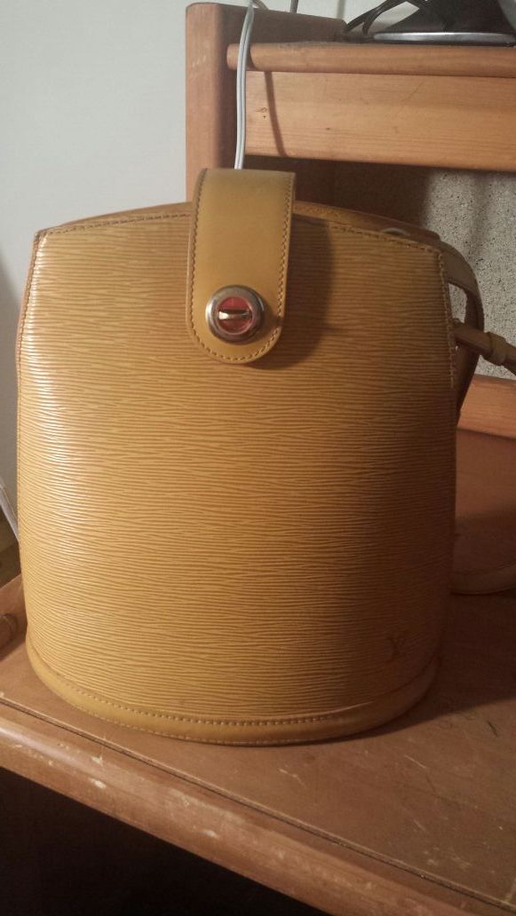 Auth Louis Vuitton Cluny Epi yellow leather shoulder bag