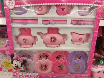 Minnie Mouse Bowtique 29 Piece Dinnerware Set