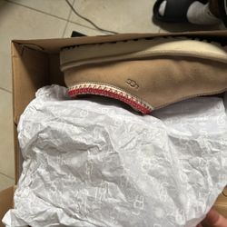 Tasman uggs worn once size 7