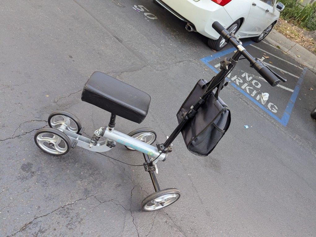 Steerable Knee Scooter