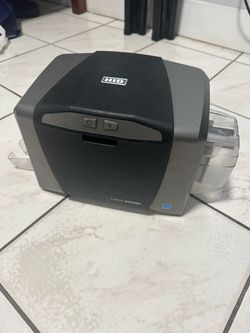 Fargo DTC1250e card printer